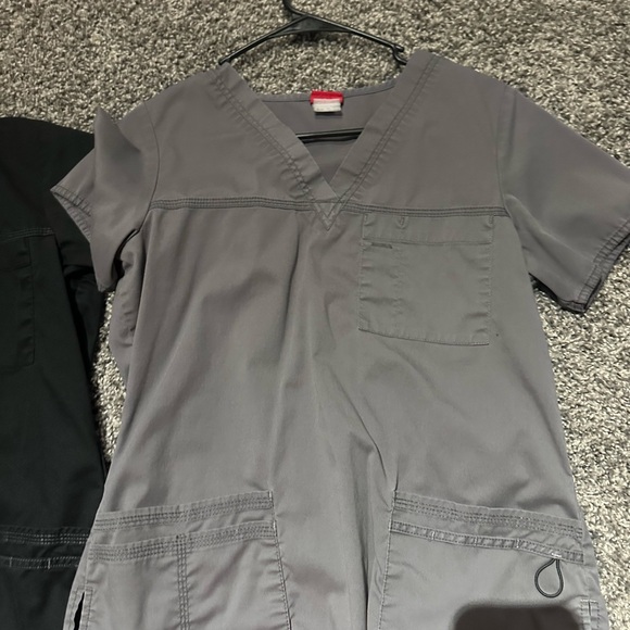 Scrubs Lot! - Picture 2 of 7